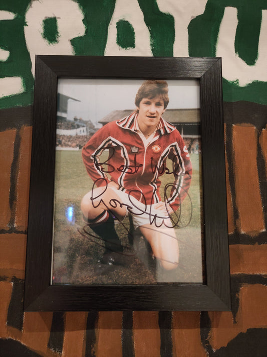 Manchester United bilde Gordon Hill signert*