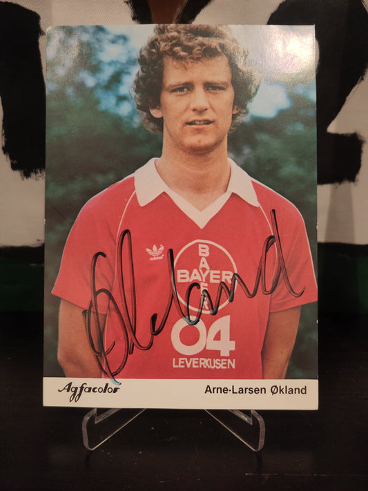 Signert kort: Arne Larsen Økland*