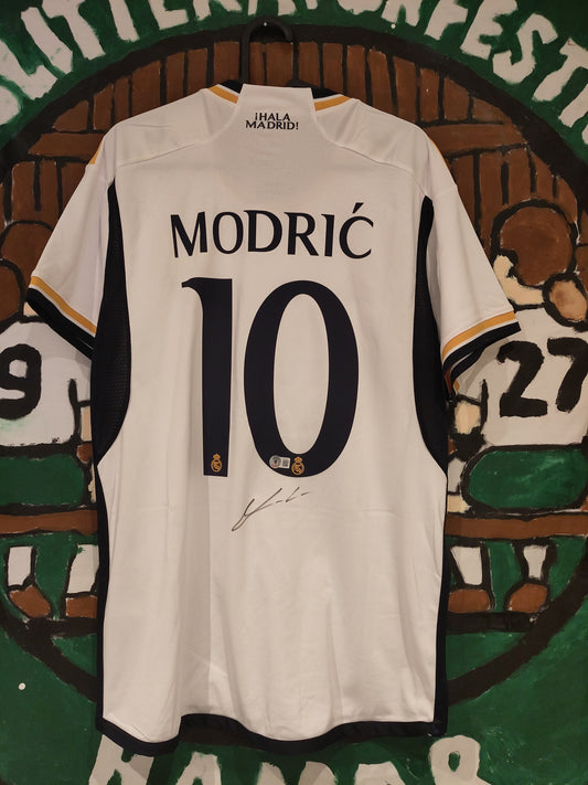 Real Madrid drakt 2023-24 hjemme Modric signert (autentisiert signatur - uoriginal drakt)