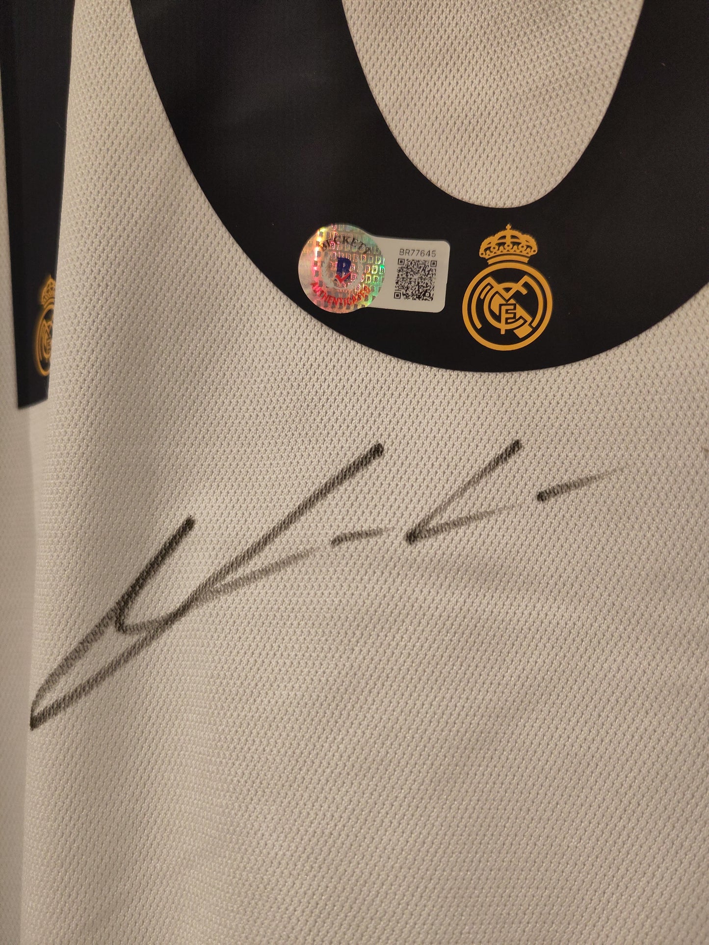 Real Madrid drakt 2023-24 hjemme Modric signert (autentisiert signatur - uoriginal drakt)