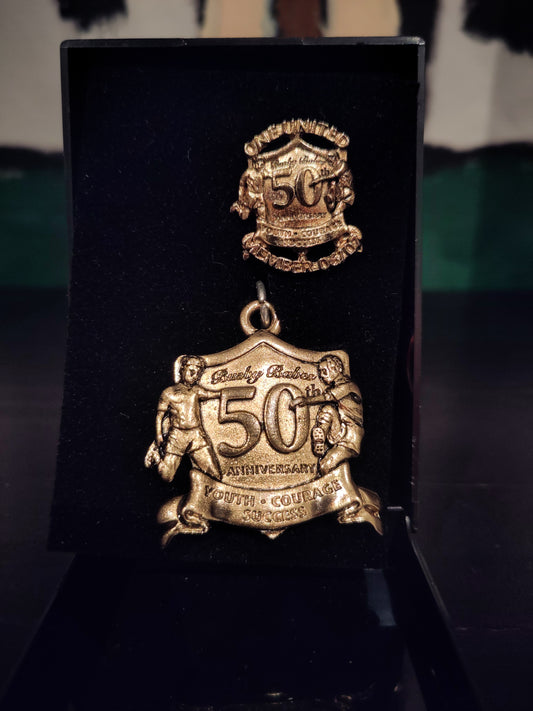 Manchester United nøkkelring & pin Busby Babes 50th Anniversary
