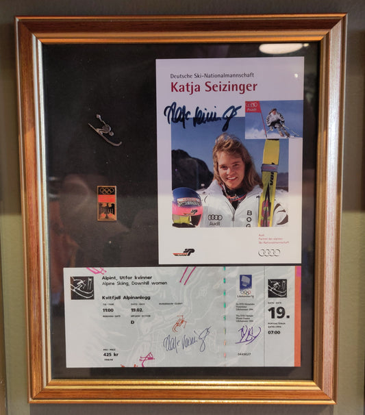 OL 1994 Lillehammer signert bilde m/ billett og pin: Katja Seizinger*