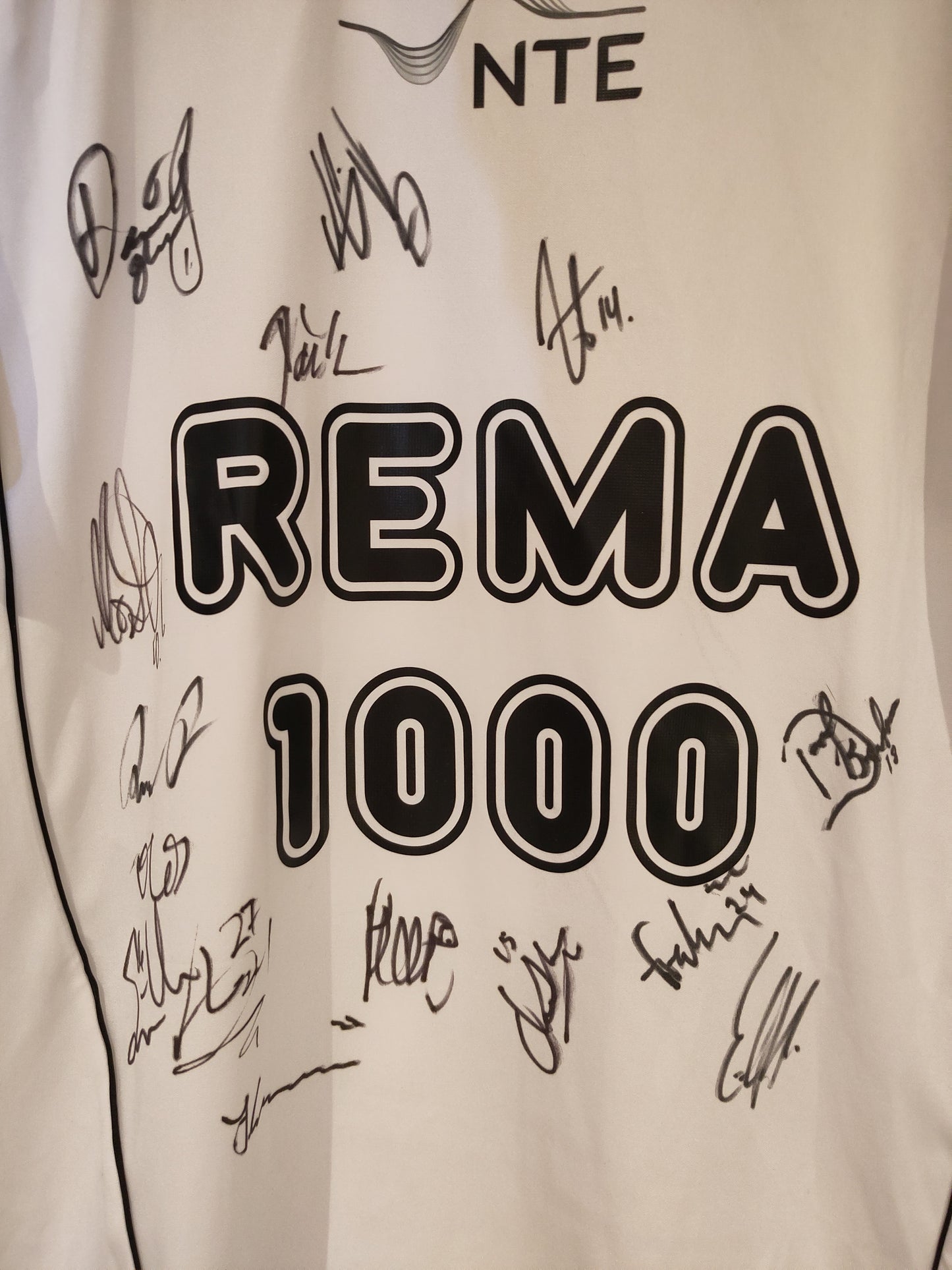 Rosenborg drakt 2010-11 hjemme signert* (BNWT)