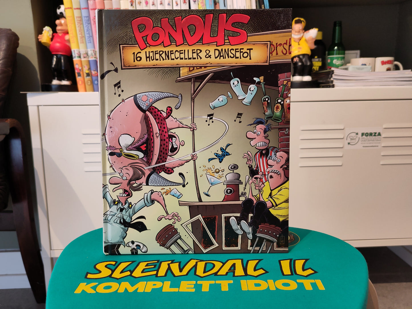 Pondus bok 16: 16 hjerneceller & dansefot (Øverli)