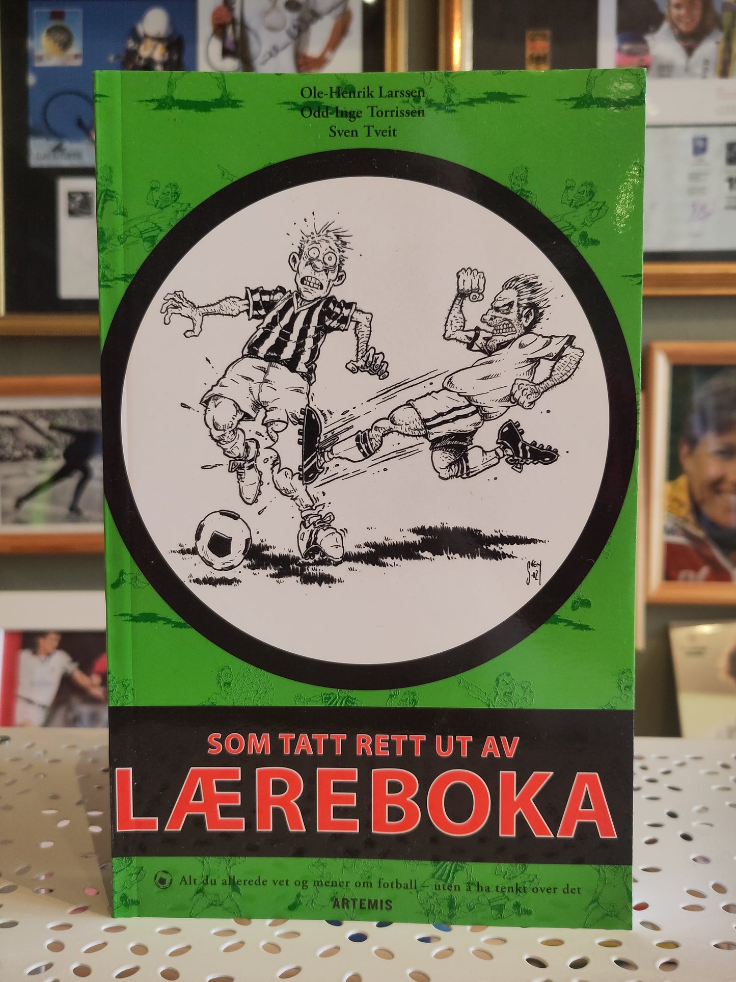 BOK: Som tatt rett ut av læreboka (Larssen/Torrissen/Tveit)