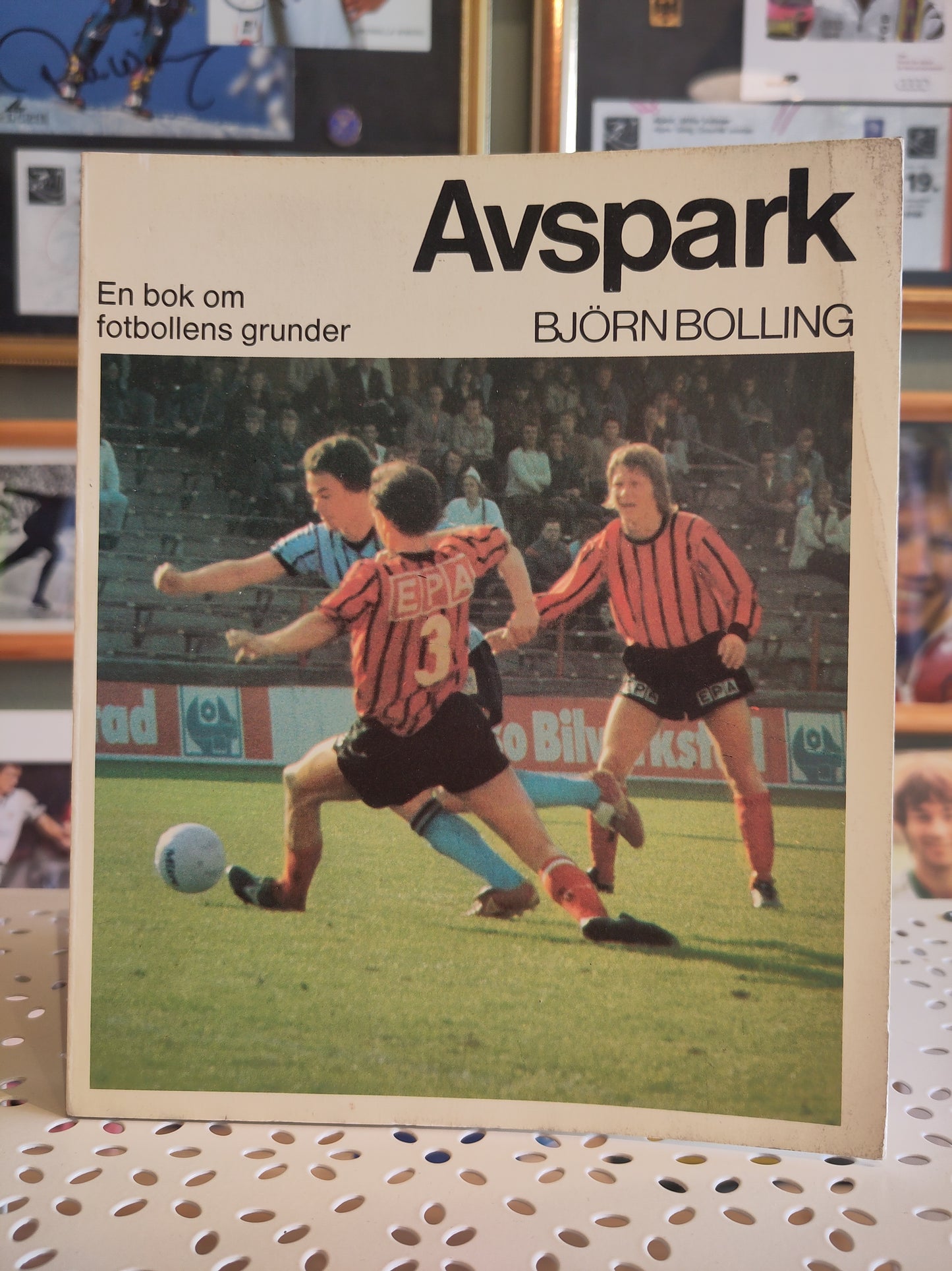 BOK: Avspark - en bok om fotbollens grunder (Bolling)