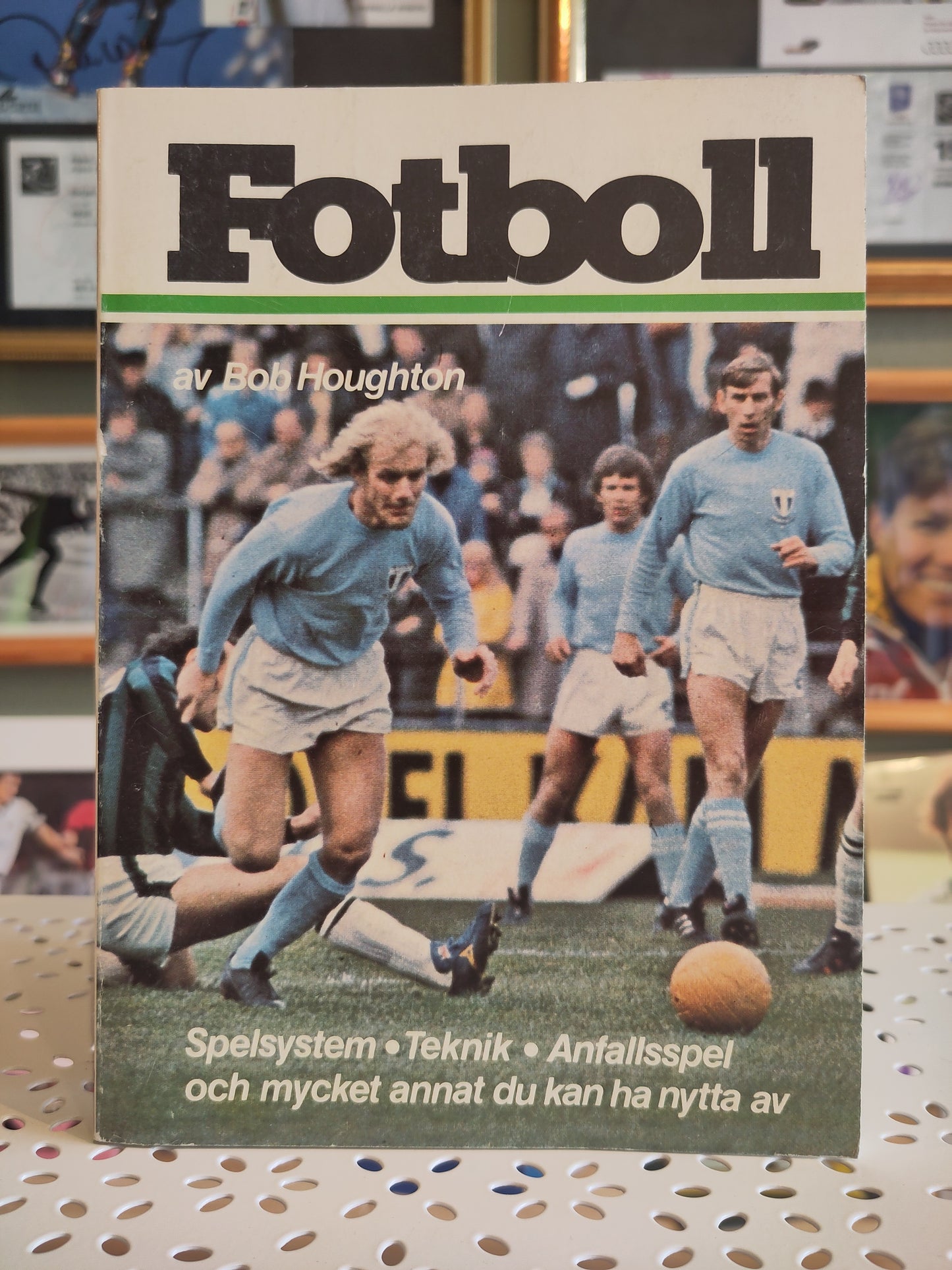 BOK: Fotboll - spelsystem, teknik, anfallsspel och myckey annat du kan ha nytta av (Houghton)