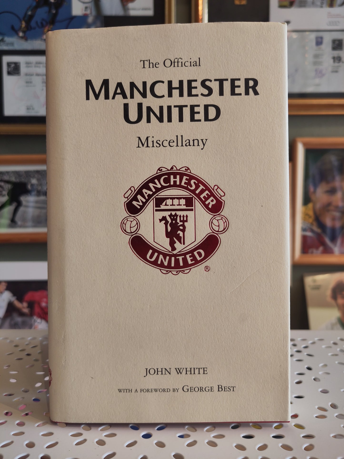 BOK: The Official Manchester United Miscellany (White)