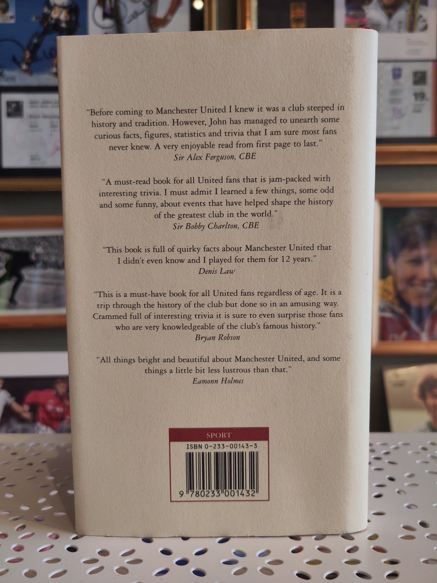 BOK: The Official Manchester United Miscellany (White)