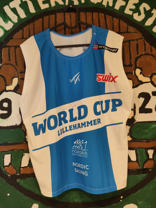 World Cup vest funksjonær signert Daniel-André Tande