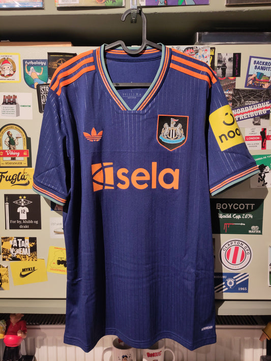 Newcastle drakt 2025-26 tredje (BNWT)
