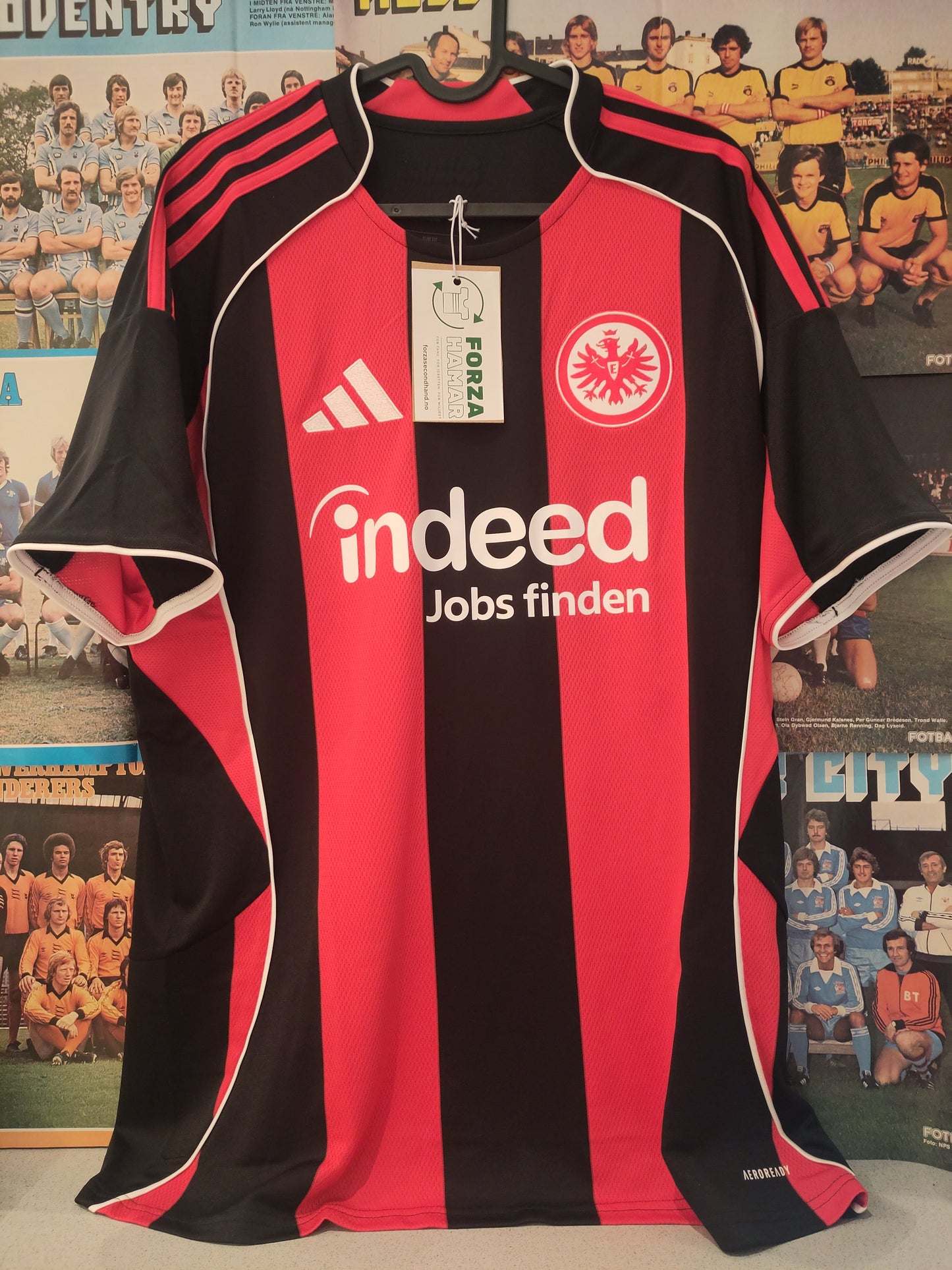 Eintracht Frankfurt drakt 2025-26 hjemme