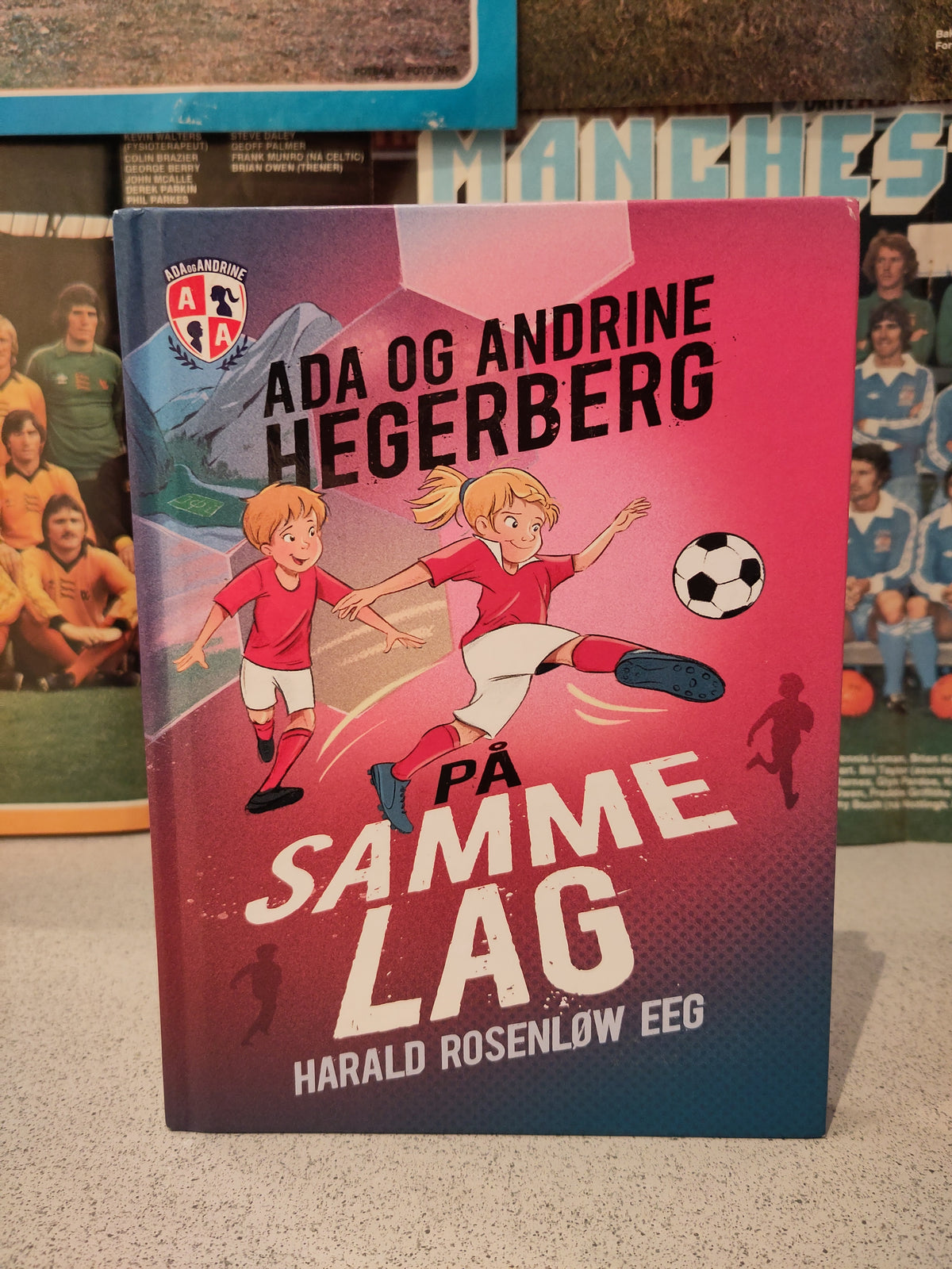 BOK: Ada og Andrine Hegerberg - På samme lag (Hegerberg/Hegerberg/Eeg/Sandnes)