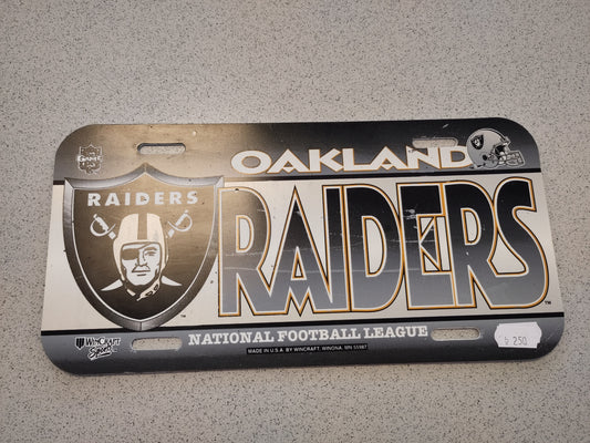 Oakland Raiders sign